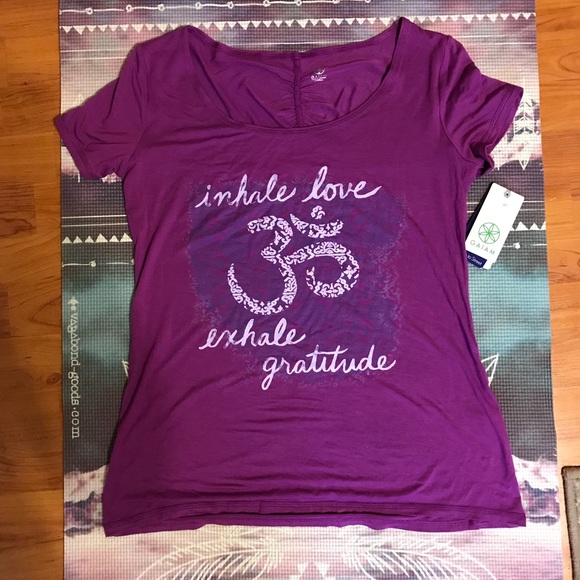 GAIAM Tops - GAIAM short sleeve shirt.